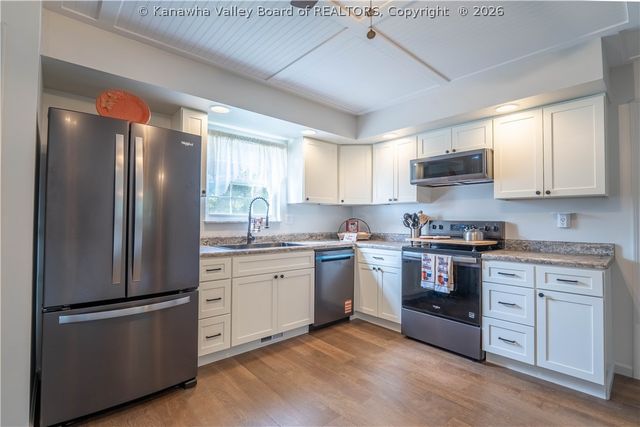 624 Poplar Fork Street, Hurricane, WV 25526