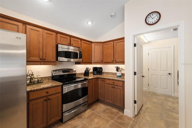 2033 SALMON WAY, The Villages, FL 32162