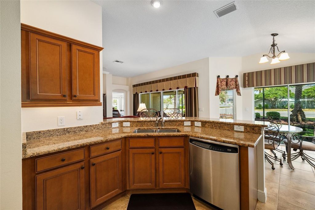 Image 14 of property listing at 2033 SALMON WAY, The Villages, FL 32162