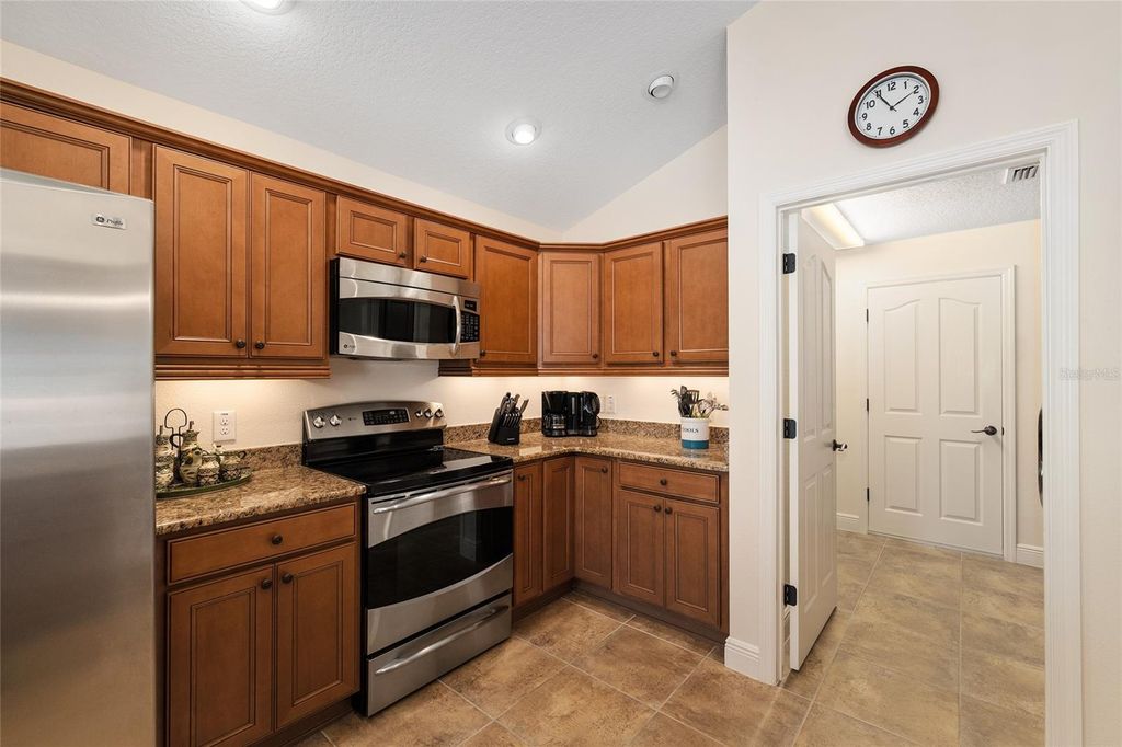 Image 15 of property listing at 2033 SALMON WAY, The Villages, FL 32162