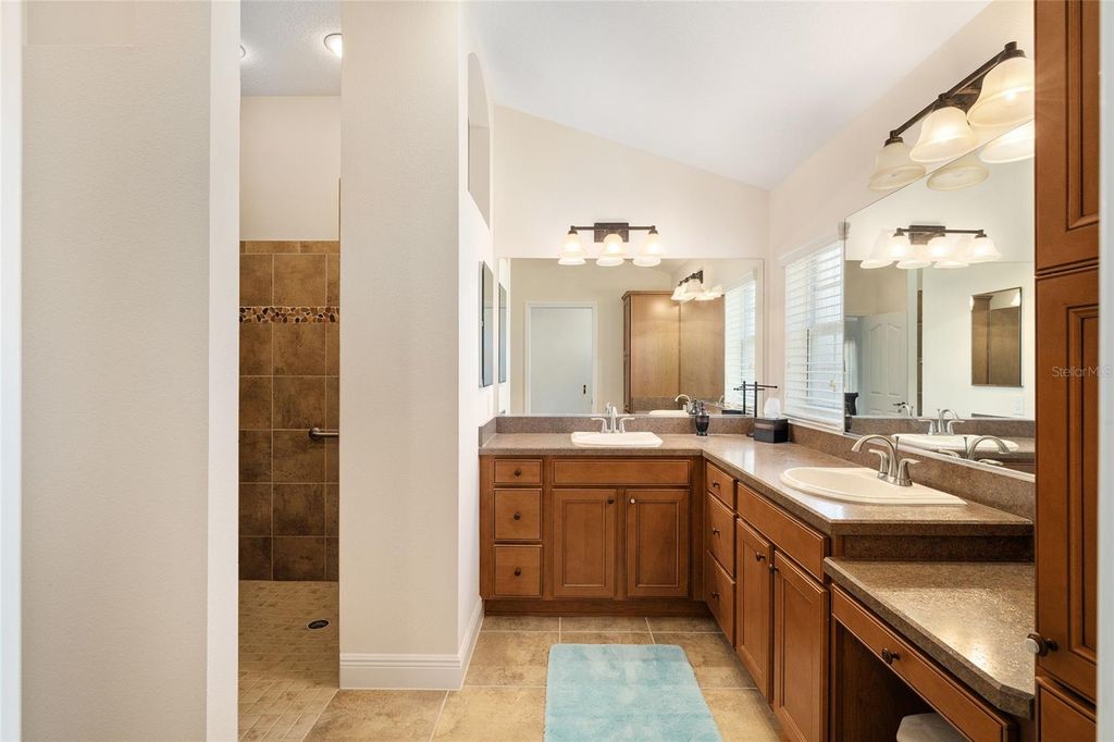 Image 20 of property listing at 2033 SALMON WAY, The Villages, FL 32162