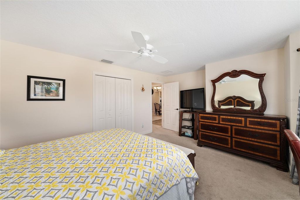 Image 24 of property listing at 2033 SALMON WAY, The Villages, FL 32162