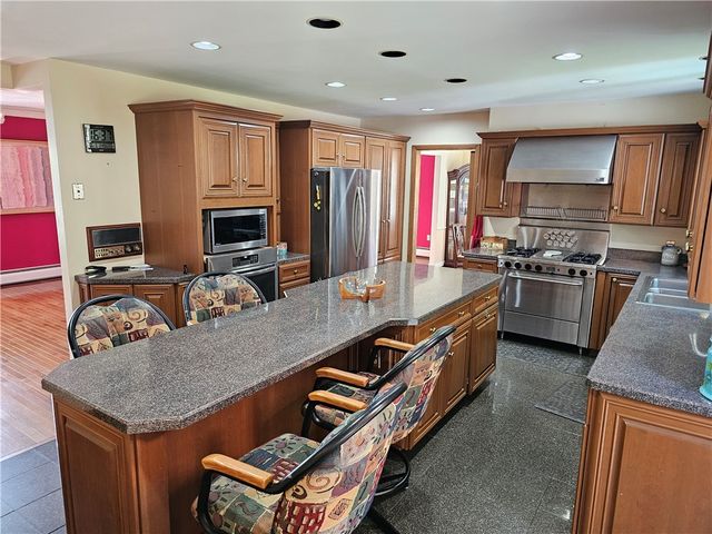 818 Larchmont Circle, Elmira, NY 14905