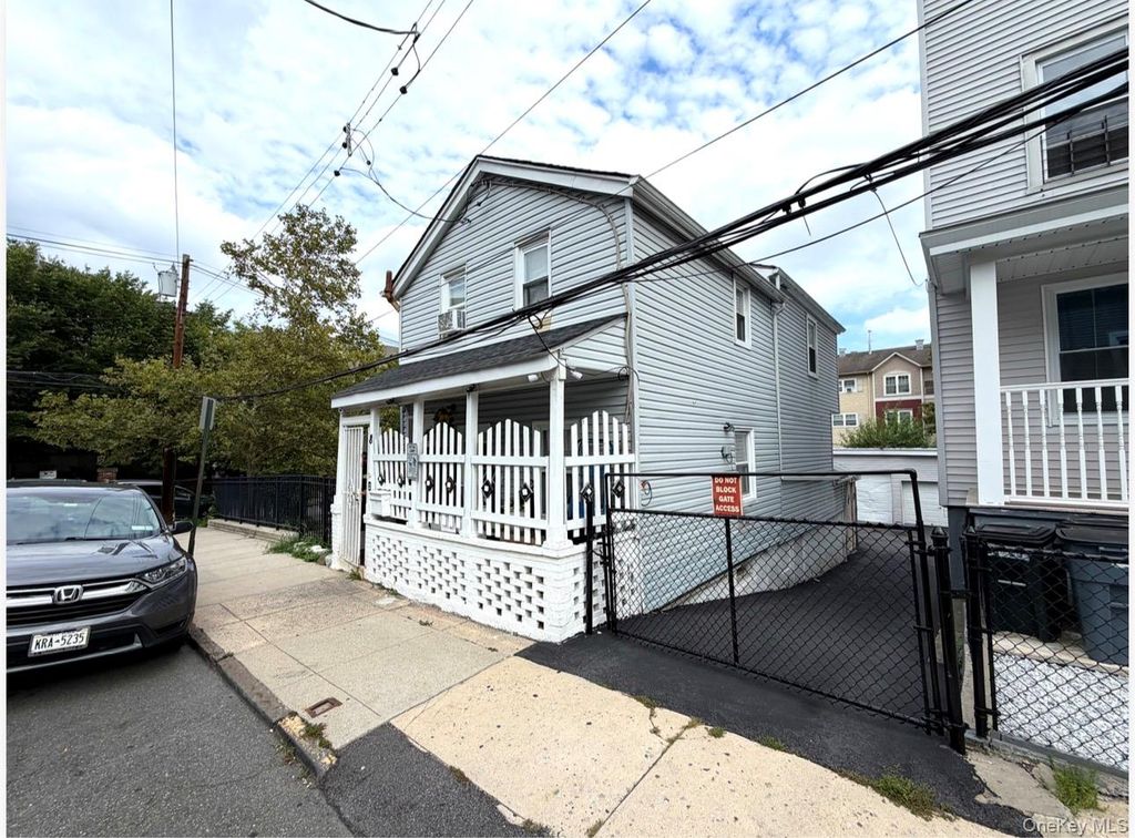 8 Ritters Lane, Yonkers, NY 10703 — photo 2