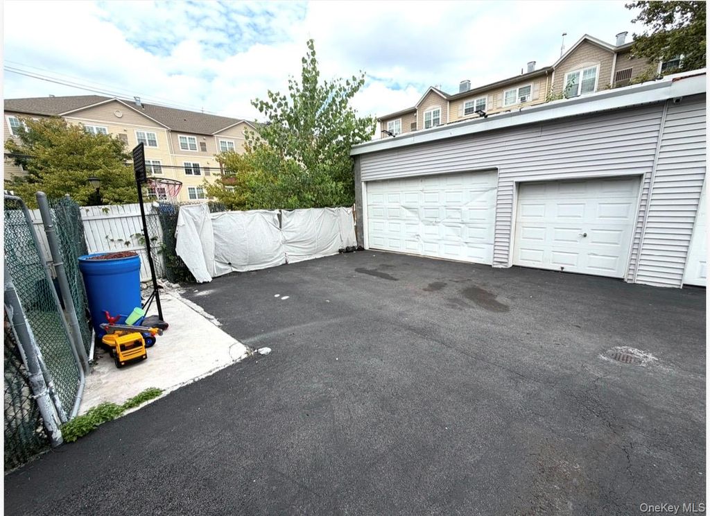 8 Ritters Lane, Yonkers, NY 10703 — photo 5