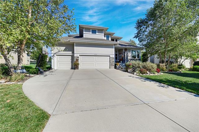 11510 W 157th Terrace, Overland Park, KS 66221