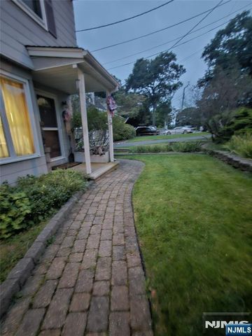 50 Oneida Avenue, Oakland, NJ 07436