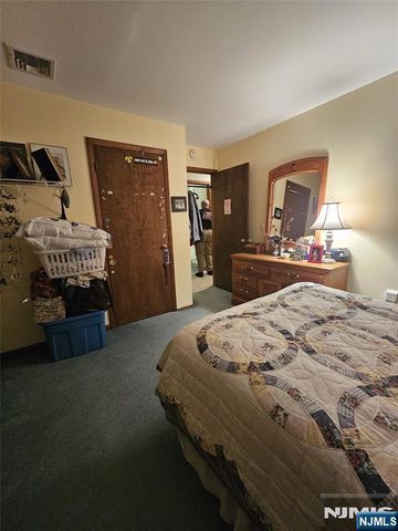 50 Oneida Avenue, Oakland, NJ 07436