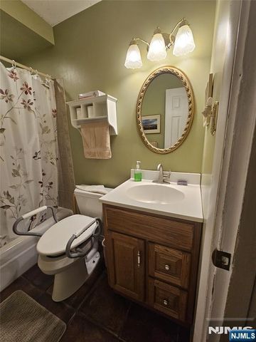 50 Oneida Avenue, Oakland, NJ 07436