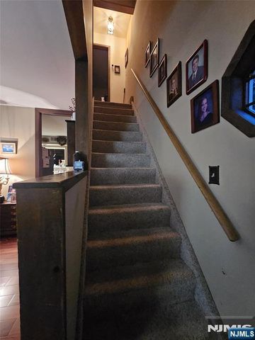 50 Oneida Avenue, Oakland, NJ 07436