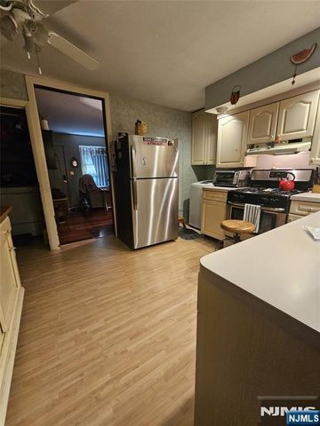 50 Oneida Avenue, Oakland, NJ 07436