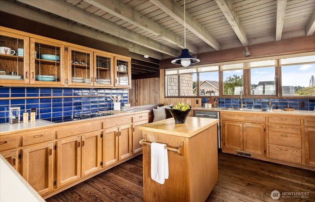 2126 Shore Avenue, Freeland, WA 98249