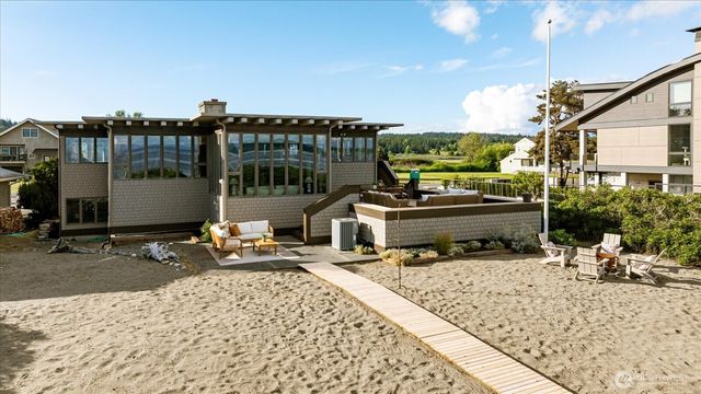 2126 Shore Avenue, Freeland, WA 98249