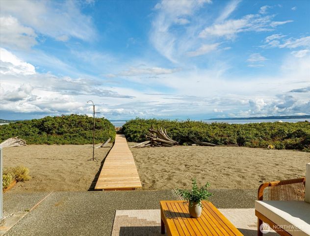 2126 Shore Avenue, Freeland, WA 98249