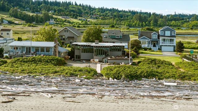 2126 Shore Avenue, Freeland, WA 98249