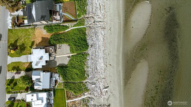 2126 Shore Avenue, Freeland, WA 98249