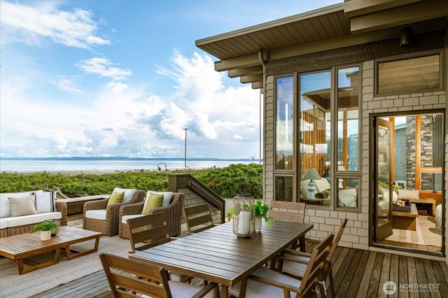 2126 Shore Avenue, Freeland, WA 98249