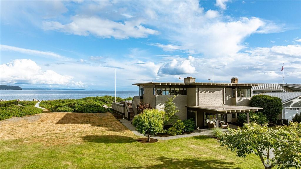 2126 Shore Avenue, Freeland, WA 98249