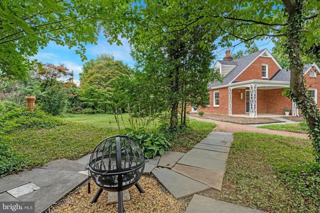 10603 OAK PL, Fairfax, VA 22030