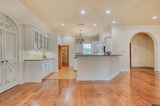 15 W Elmwood, Mt Vernon, TX 75457