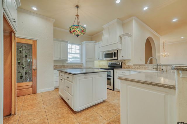 15 W Elmwood, Mt Vernon, TX 75457