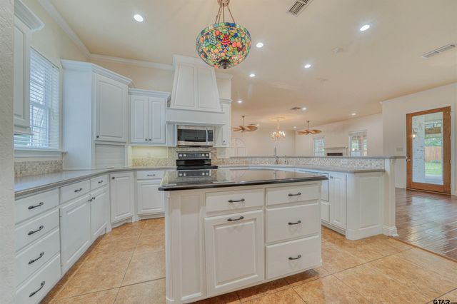 15 W Elmwood, Mt Vernon, TX 75457