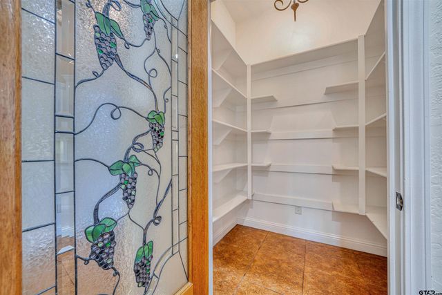 15 W Elmwood, Mt Vernon, TX 75457