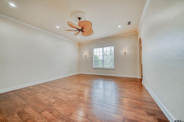 15 W Elmwood, Mt Vernon, TX 75457