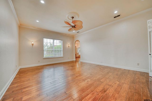 15 W Elmwood, Mt Vernon, TX 75457