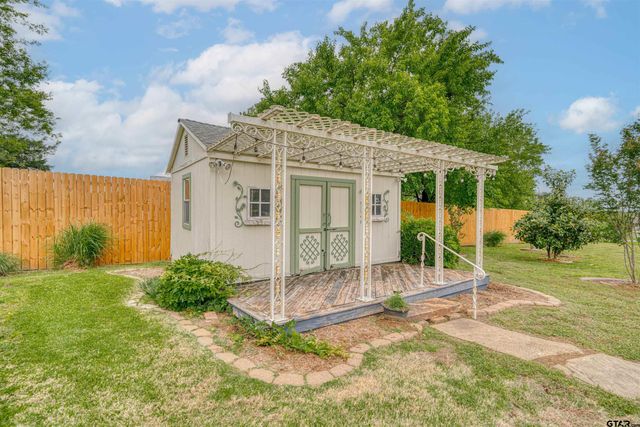 15 W Elmwood, Mt Vernon, TX 75457