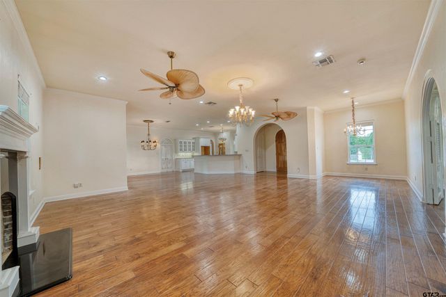 15 W Elmwood, Mt Vernon, TX 75457
