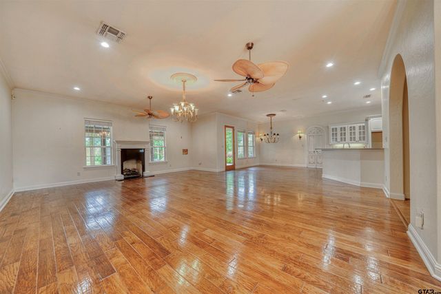 15 W Elmwood, Mt Vernon, TX 75457