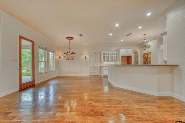 15 W Elmwood, Mt Vernon, TX 75457