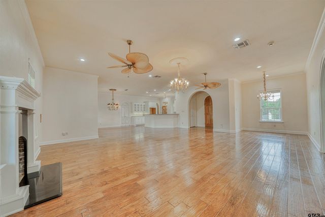 15 W Elmwood, Mt Vernon, TX 75457