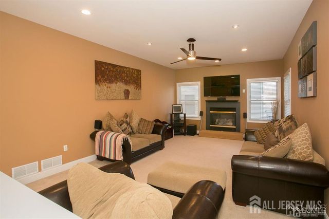 43 Melbloum Lane, Edison, NJ 08837