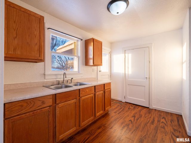 1017 S 12TH Street, Pekin, IL 61554