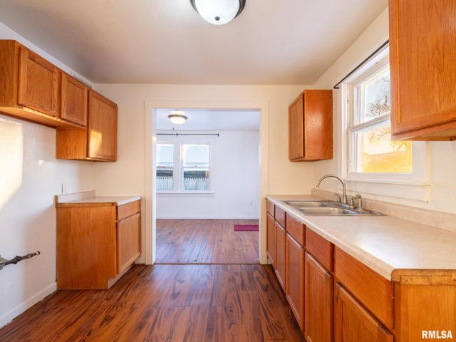 1017 S 12TH Street, Pekin, IL 61554