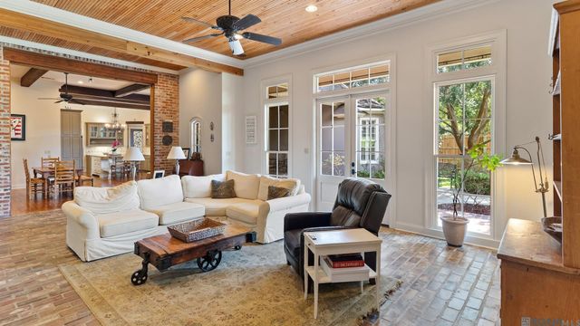 17427 E Club View Ct, Baton Rouge, LA 70810