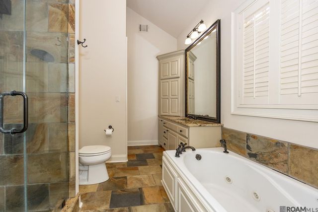 17427 E Club View Ct, Baton Rouge, LA 70810