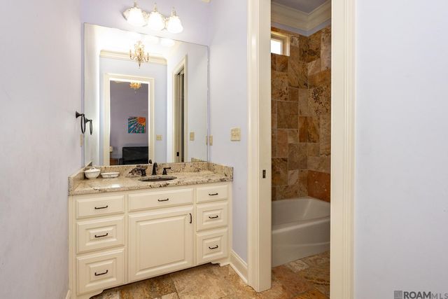 17427 E Club View Ct, Baton Rouge, LA 70810