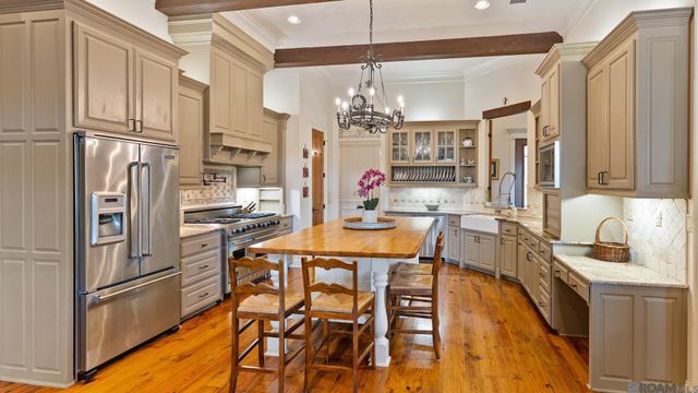 17427 E Club View Ct, Baton Rouge, LA 70810
