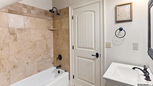 17427 E Club View Ct, Baton Rouge, LA 70810