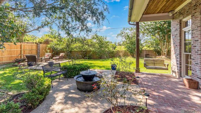 17427 E Club View Ct, Baton Rouge, LA 70810