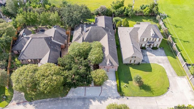 17427 E Club View Ct, Baton Rouge, LA 70810