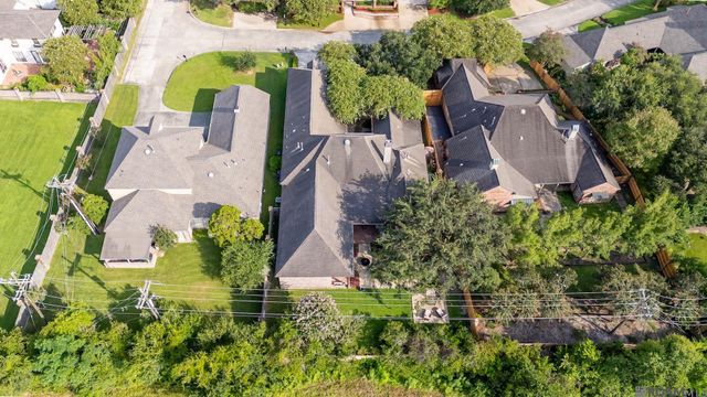 17427 E Club View Ct, Baton Rouge, LA 70810