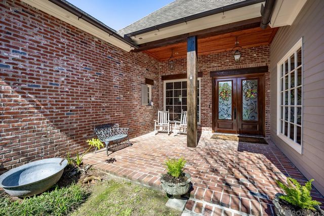 17427 E Club View Ct, Baton Rouge, LA 70810