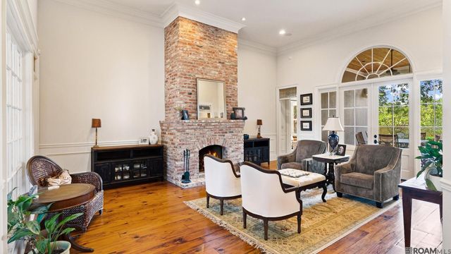 17427 E Club View Ct, Baton Rouge, LA 70810