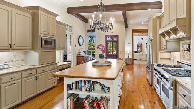 17427 E Club View Ct, Baton Rouge, LA 70810