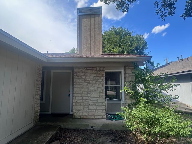 410 LINDEN ST B, Bastrop, TX 78602