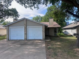 410 LINDEN ST B, Bastrop, TX 78602